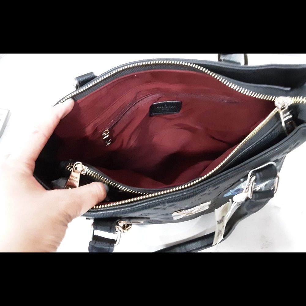 Purse in color black with logo